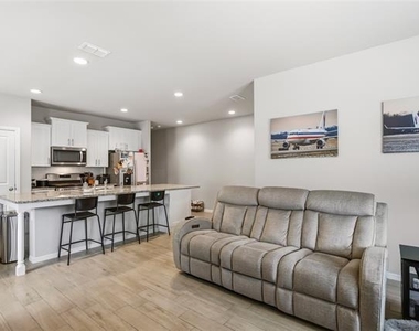 4812 Foundation Street - Photo Thumbnail 10