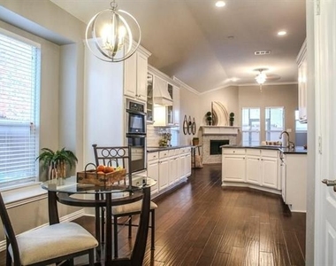 16304 Dry Creek Boulevard - Photo Thumbnail 9