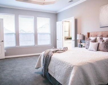 16304 Dry Creek Boulevard - Photo Thumbnail 12