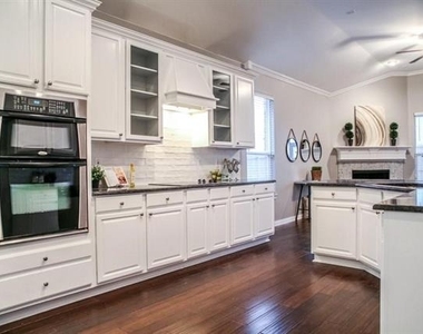 16304 Dry Creek Boulevard - Photo Thumbnail 8