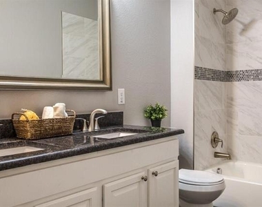 16304 Dry Creek Boulevard - Photo Thumbnail 15