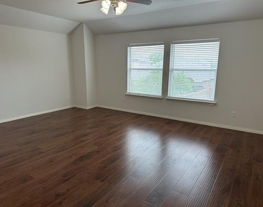 2820 Cascade Cove Drive - Photo Thumbnail 25