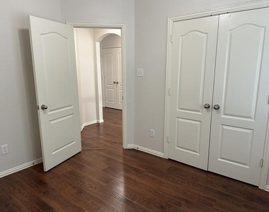 2820 Cascade Cove Drive - Photo Thumbnail 35