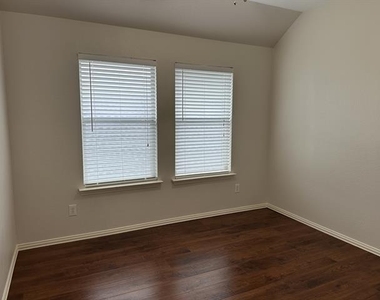 2820 Cascade Cove Drive - Photo Thumbnail 29