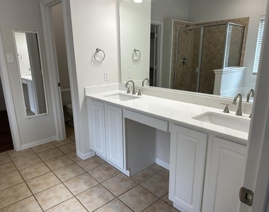 2820 Cascade Cove Drive - Photo Thumbnail 15