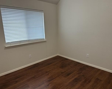 2820 Cascade Cove Drive - Photo Thumbnail 32