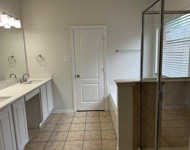 2820 Cascade Cove Drive - Photo Thumbnail 16