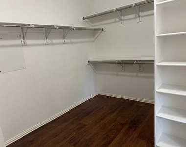 2820 Cascade Cove Drive - Photo Thumbnail 20