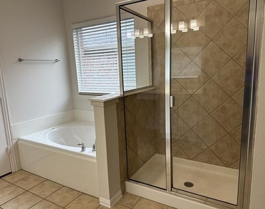 2820 Cascade Cove Drive - Photo Thumbnail 18