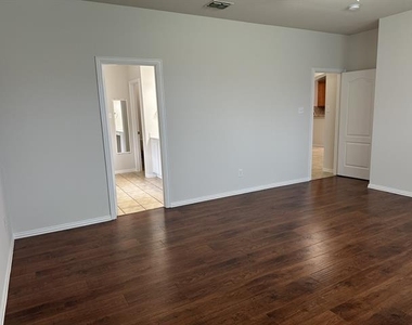 2820 Cascade Cove Drive - Photo Thumbnail 14
