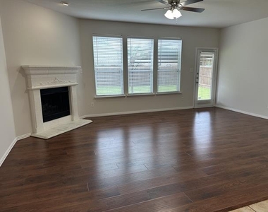 2820 Cascade Cove Drive - Photo Thumbnail 10