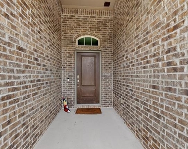 2804 Cain Drive - Photo Thumbnail 5