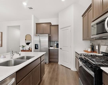 2804 Cain Drive - Photo Thumbnail 14