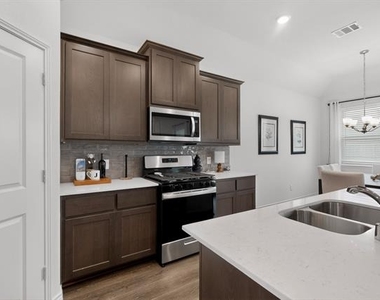 2804 Cain Drive - Photo Thumbnail 12