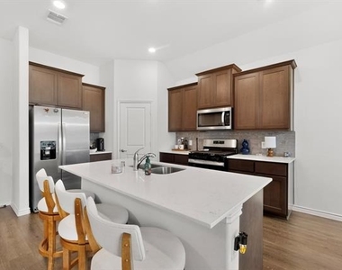 2804 Cain Drive - Photo Thumbnail 10
