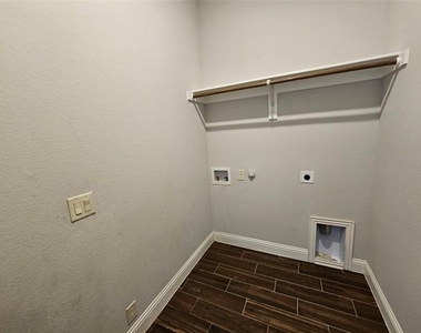 1105 Pheasant Crossing - Photo Thumbnail 11