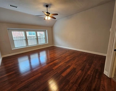 1105 Pheasant Crossing - Photo Thumbnail 18
