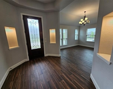 1105 Pheasant Crossing - Photo Thumbnail 7