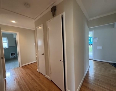 7525 Wentwood Drive - Photo Thumbnail 9