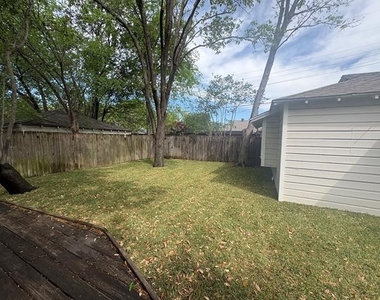 7525 Wentwood Drive - Photo Thumbnail 19
