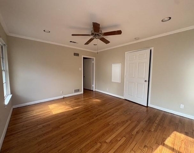 7525 Wentwood Drive - Photo Thumbnail 16