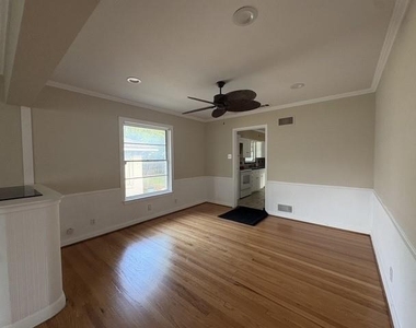 7525 Wentwood Drive - Photo Thumbnail 5