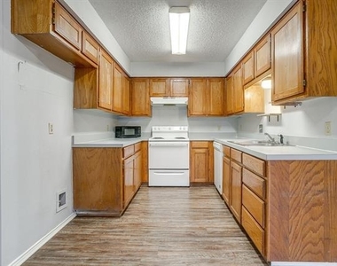 926 Irene Street - Photo Thumbnail 8