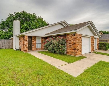 926 Irene Street - Photo Thumbnail 2