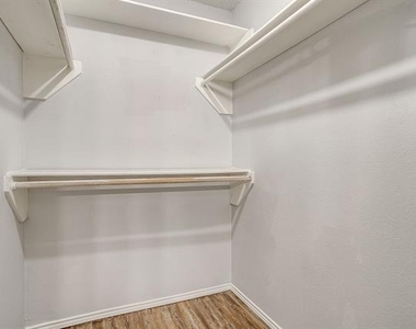 926 Irene Street - Photo Thumbnail 12