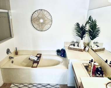 10614 Lake Shore Drive - Photo Thumbnail 18