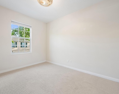 136 Ashley Court - Photo Thumbnail 15