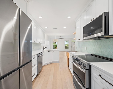 136 Ashley Court - Photo Thumbnail 8