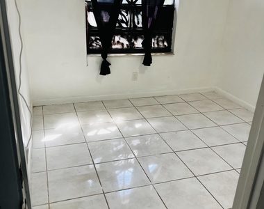 19530 Nw 11th Avenue - Photo Thumbnail 1