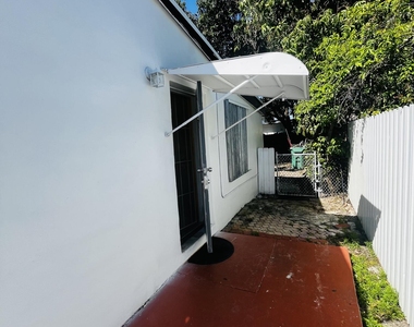 19530 Nw 11th Avenue - Photo Thumbnail 5