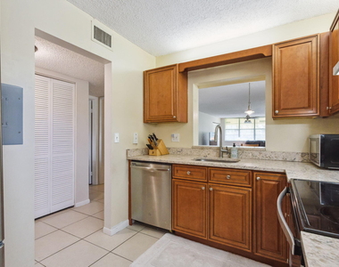 2825 Sw 22nd Avenue - Photo Thumbnail 12