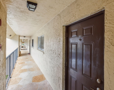2825 Sw 22nd Avenue - Photo Thumbnail 5