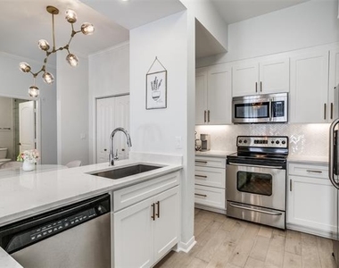 3225 Turtle Creek Boulevard - Photo Thumbnail 10
