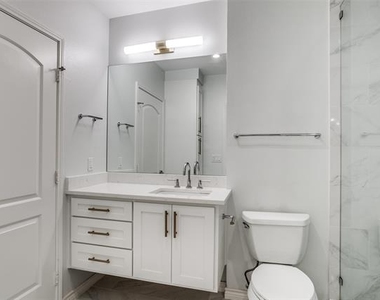 3225 Turtle Creek Boulevard - Photo Thumbnail 17