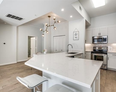 3225 Turtle Creek Boulevard - Photo Thumbnail 8