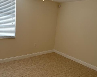 3516 Whitehall Drive - Photo Thumbnail 10