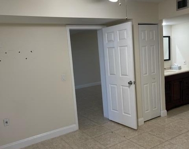 3516 Whitehall Drive - Photo Thumbnail 8