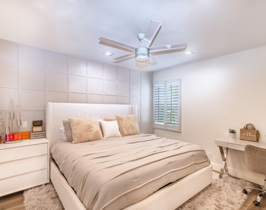 8216 Heritage Club Drive - Photo Thumbnail 14