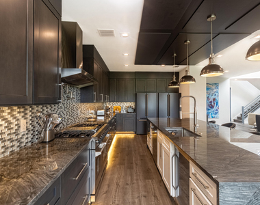 8216 Heritage Club Drive - Photo Thumbnail 11