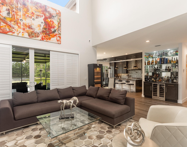 8216 Heritage Club Drive - Photo Thumbnail 7