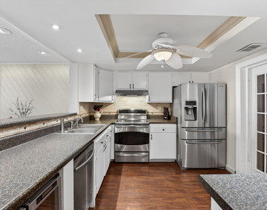 3951 Ne 17th Avenue - Photo Thumbnail 3