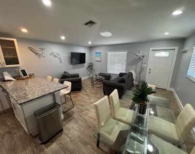 601 N E Street - Photo Thumbnail 5