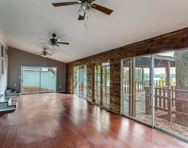 1612 Woodview Drive - Photo Thumbnail 7