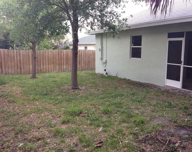 1731 Lavue Avenue - Photo Thumbnail 3