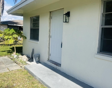 1471 Nw 20th Street - Photo Thumbnail 4