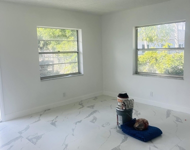 1471 Nw 20th Street - Photo Thumbnail 1